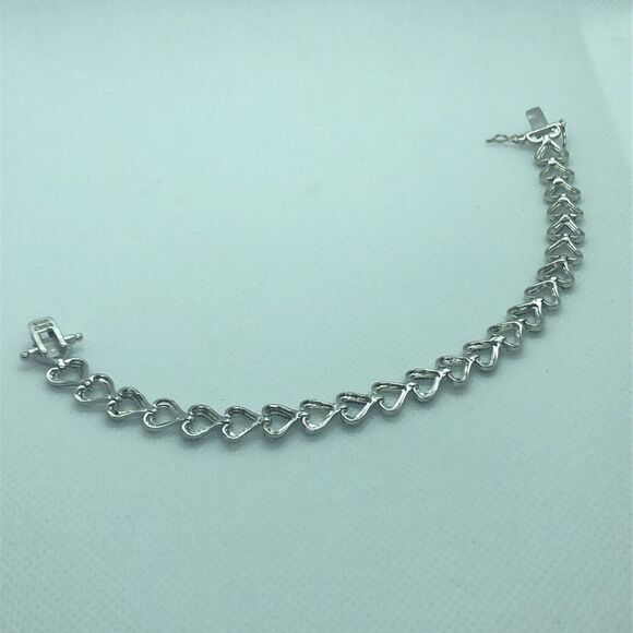 💛 Sterling Silver Black & White Diamond Heart Bracelet - Picture 2 of 4
